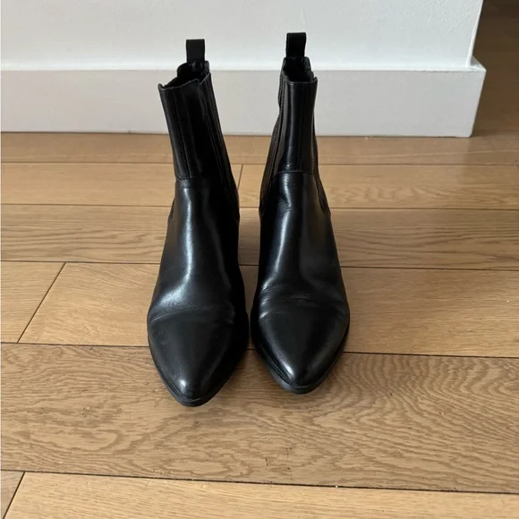 Vagabond Black Ankle Booties Sleek Design - Picture 2 of 4